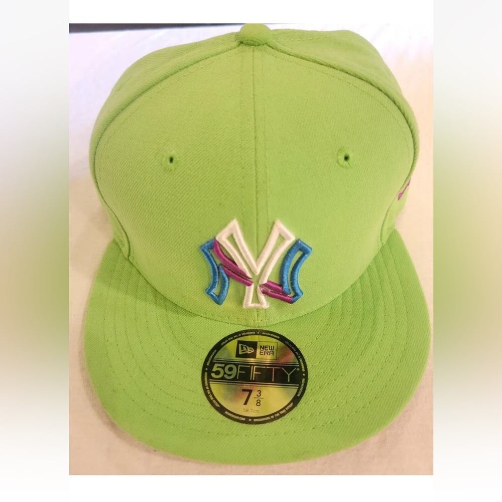 NY Yankees MLB  New Era 59FIFTY GENUINE MERCHANDISE 7 3/8 NEW WITH TAGS.